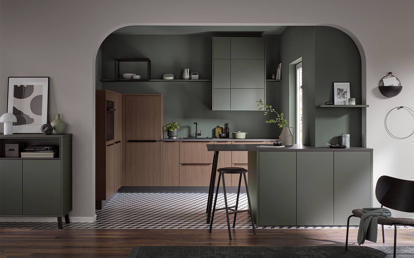 Eine Olivgrüne Küche mit dunkelbraunen Schränken Eine offene, olivgrüne Küche mit dunkelbraunen Schränken auf einem schwarzweißen Boden